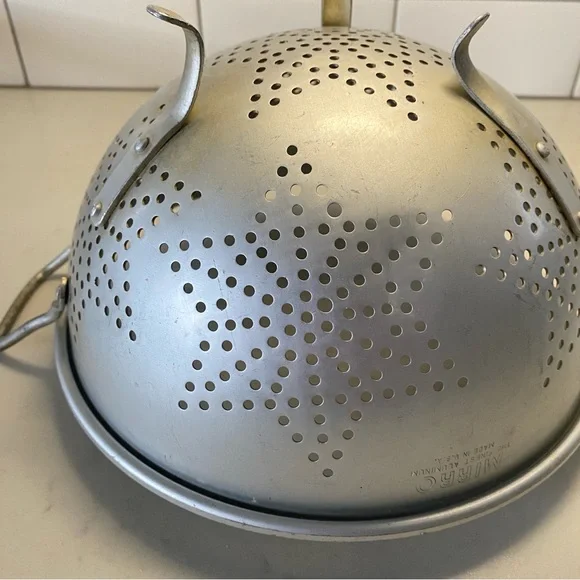 Mirro Aluminum Colander with Star Design - Picture 3 of 9